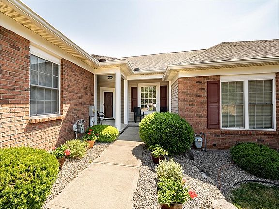 2nd image of 64 Onyx Dr