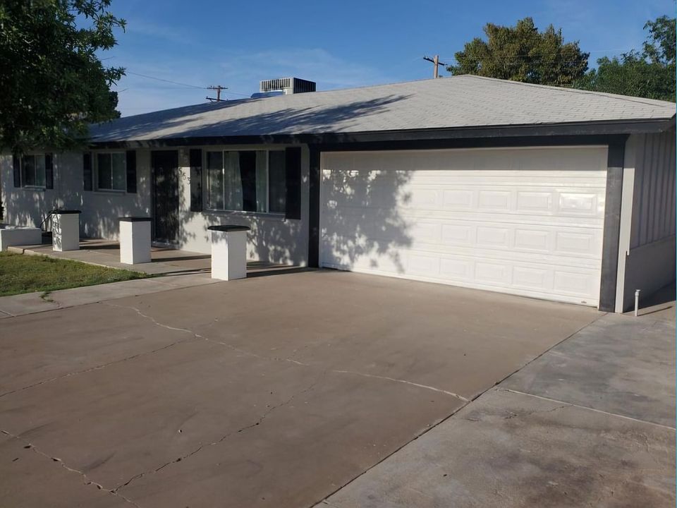 1st image of 553 N Fraser Dr