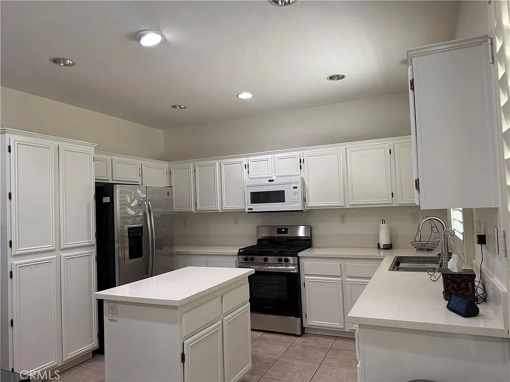 4 bed, 2041 sqft, $5,000 — Photo 3