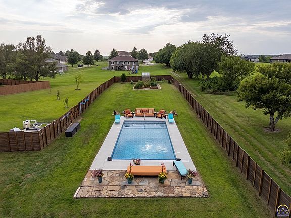 5th image of 9826 Greenview Dr