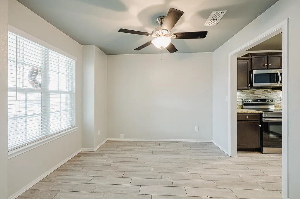 3 bed, 2.0 bath, 1583 sqft, $2,400 — Photo 3