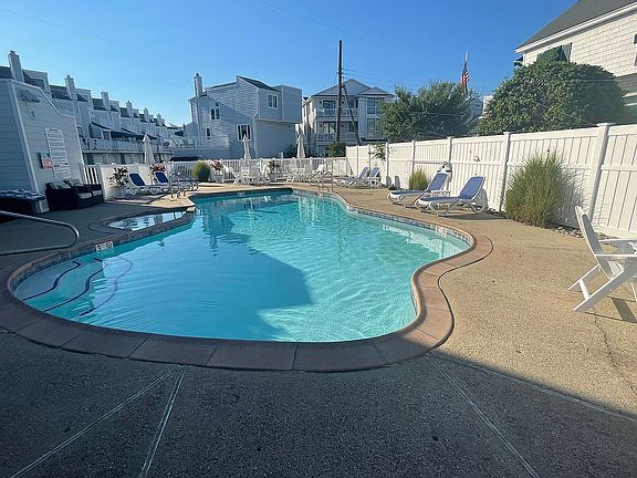 5th image of 1128 Bay Ave APT 18