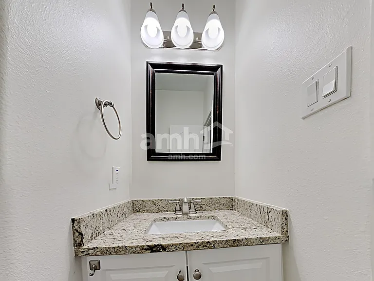 2213 Oak Circle Dr N — Photo 10