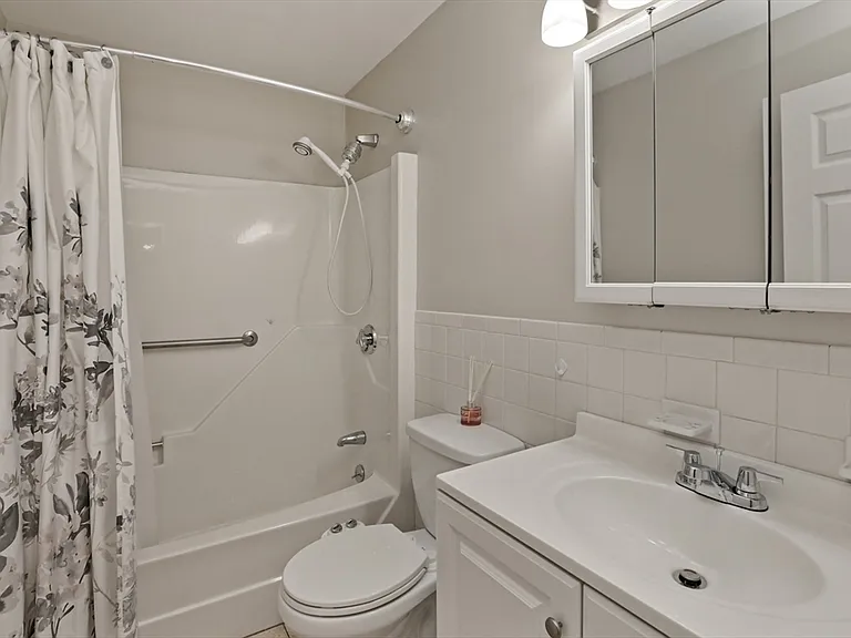 20 Central St #306 — Photo 21