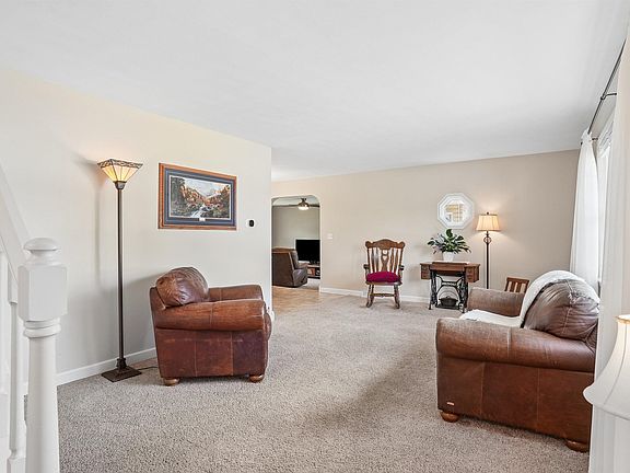 4th image of 1535 Maxine Ave