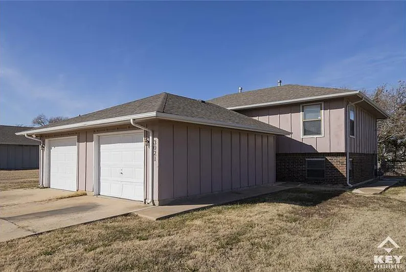 2 bed, 1.5 bath, 1145 sqft, $1,050 — Photo 1
