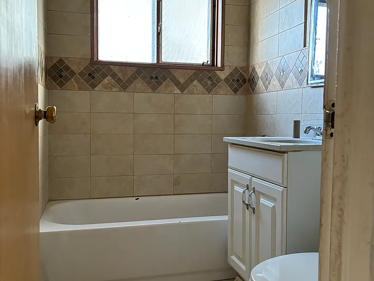 10923 Windsor Dr — Photo 13