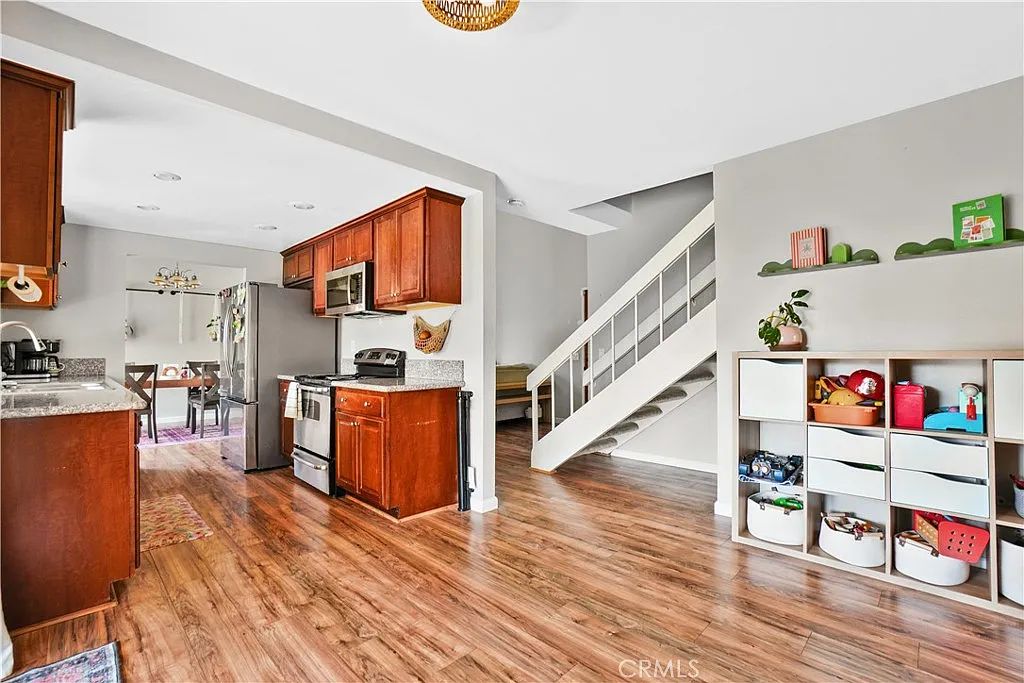 4 bed, 2.5 bath, 1666 sqft, $4,500 — Photo 4