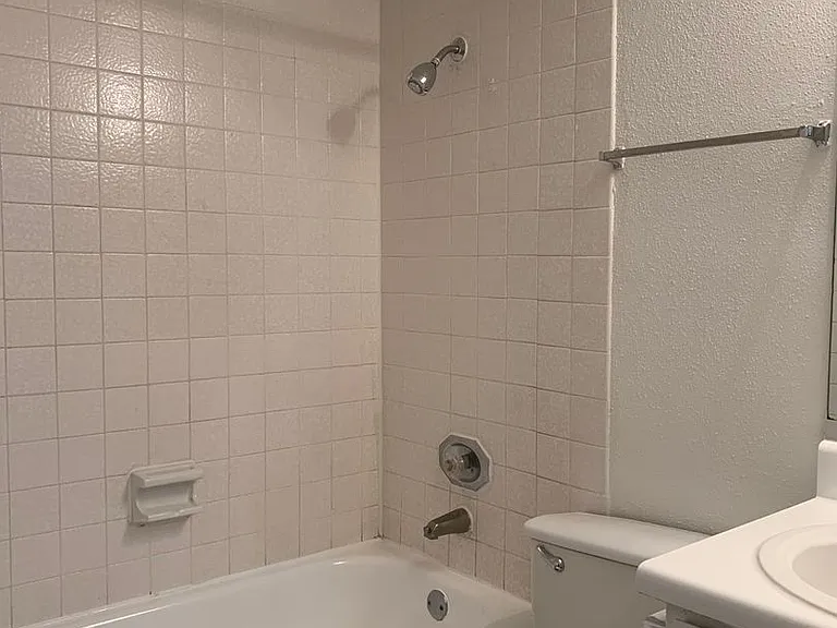 Emerald Cove Apartments — Photo 123