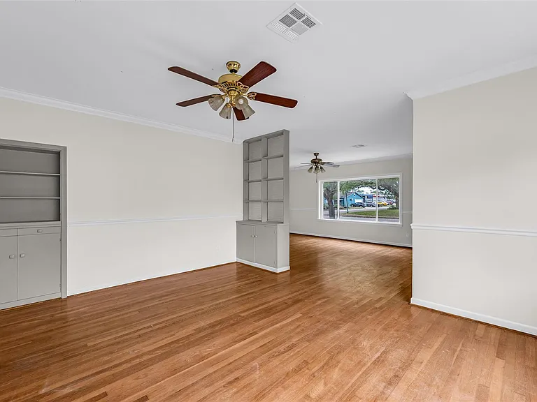 2527 Avenue G — Photo 9