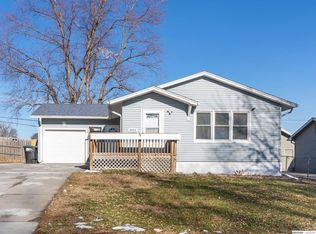 6622 Parkview Ln, Omaha, NE 68104