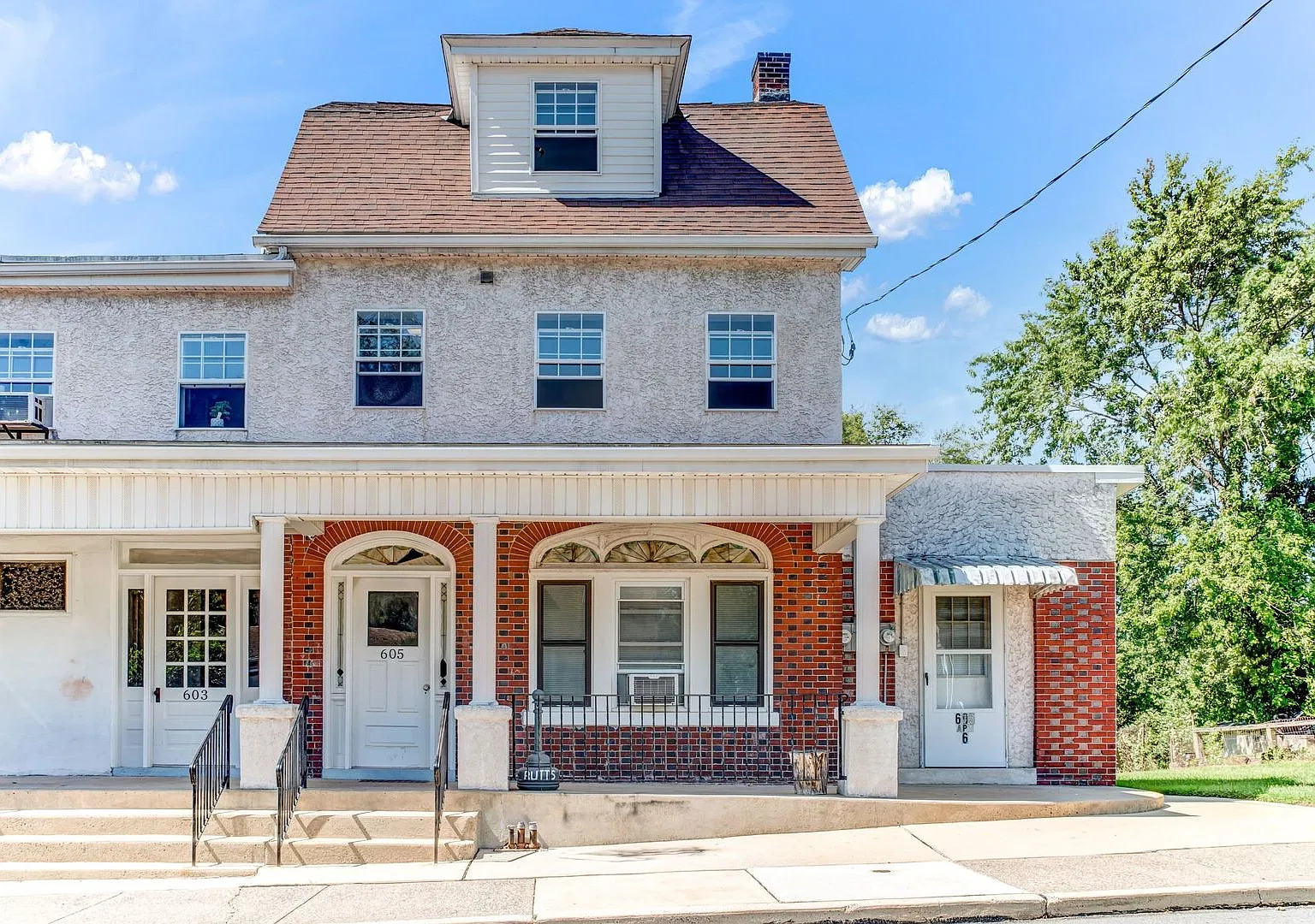 603-605 E Howard St — Photo 1