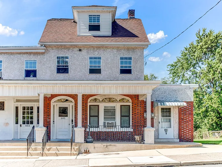 605 E Howard St — Photo 1
