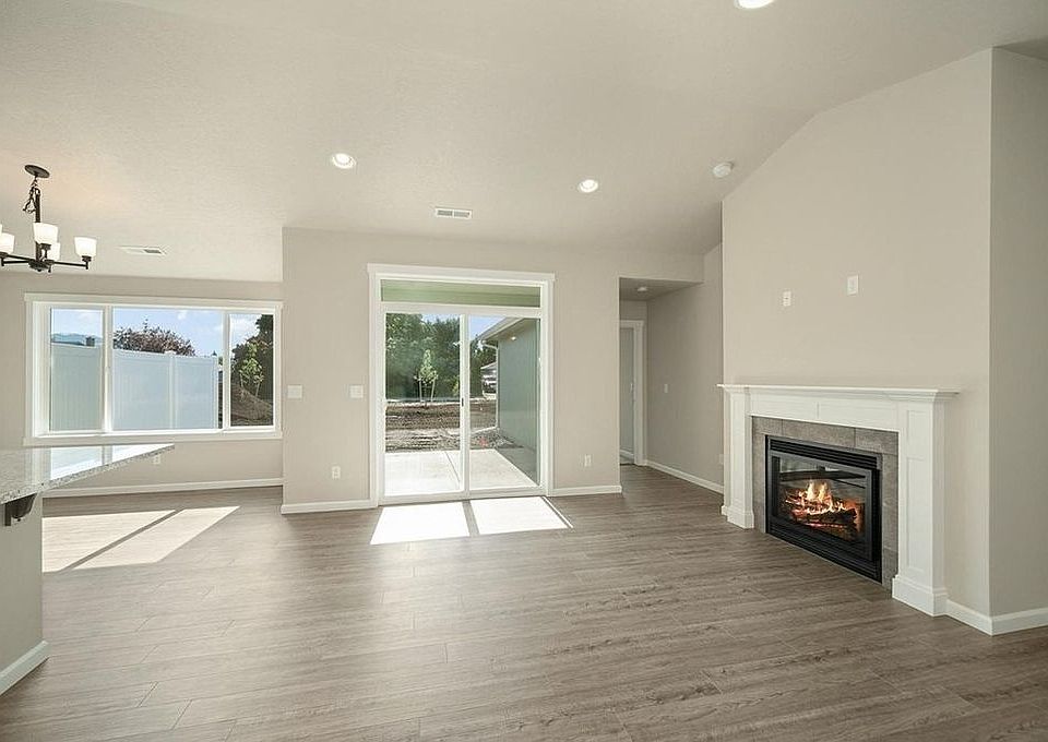 1st image of 16922 E Knox Ln