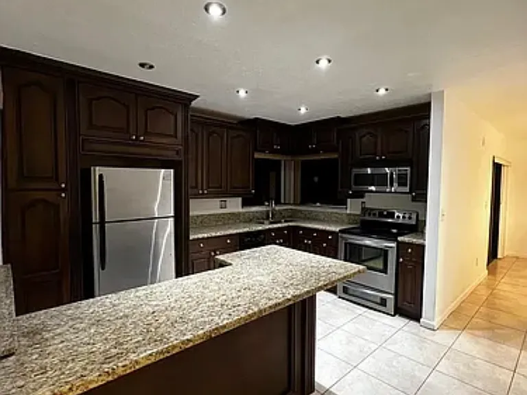 9645 SW 148th Pl — Photo 7