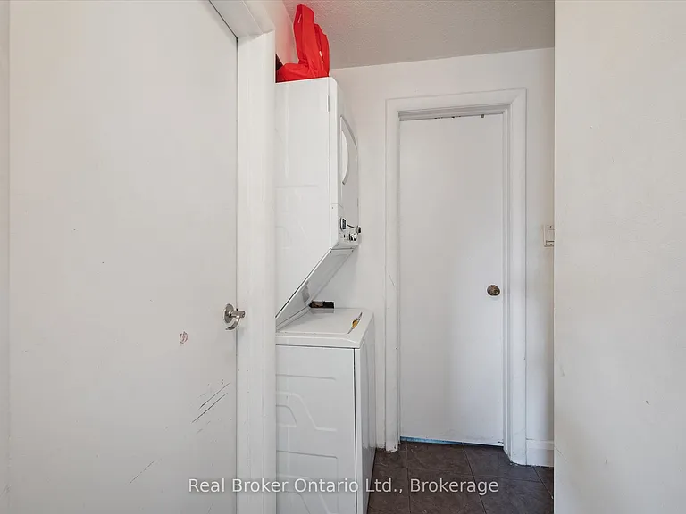68 Highland Rd W #UPPER — Photo 11