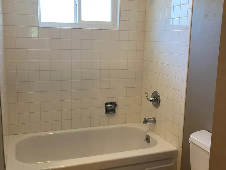 1745 Glenbrook Dr — Photo 9