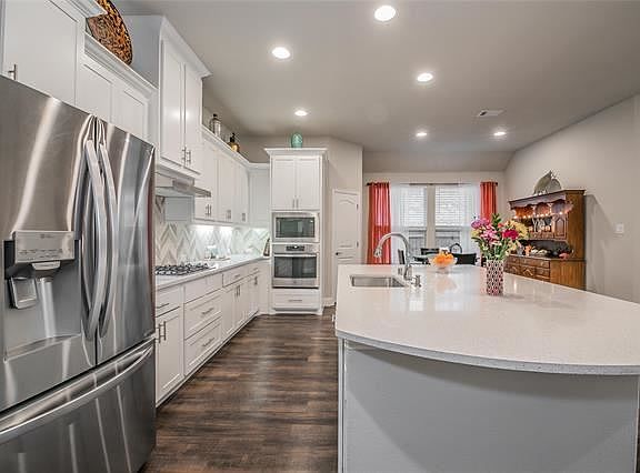 4th image of 1100 Hoyt Dr