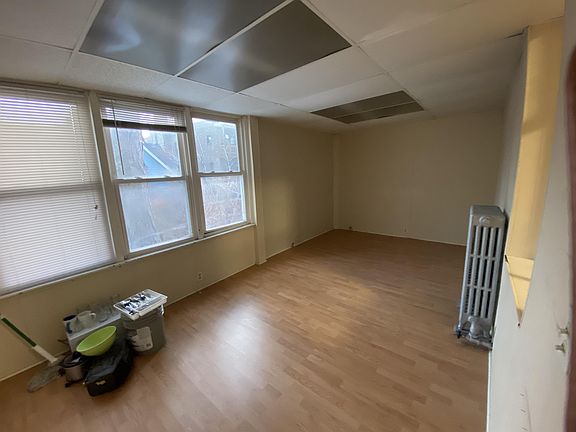 5th image of 707 W Briar Pl Unit 1