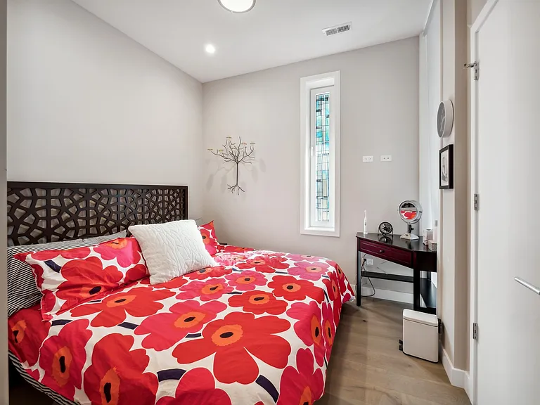 3757 N Sheffield Ave #101 — Photo 8