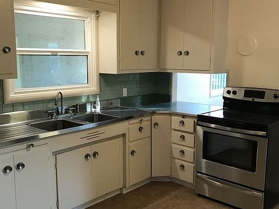 5th image of 905 Elysian Ave