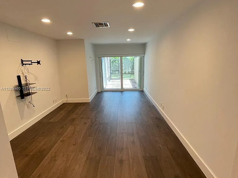 546 Patio Village Way — Photo 5