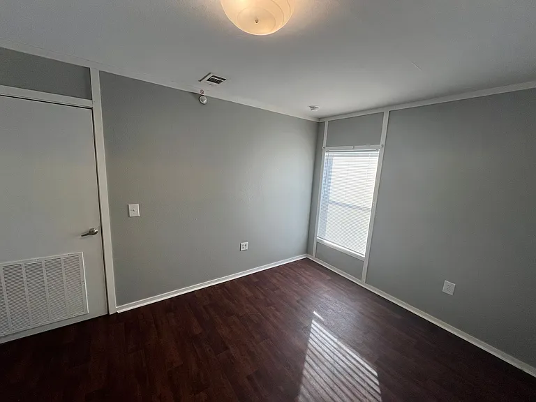 1924 Lake Crest Ln — Photo 22