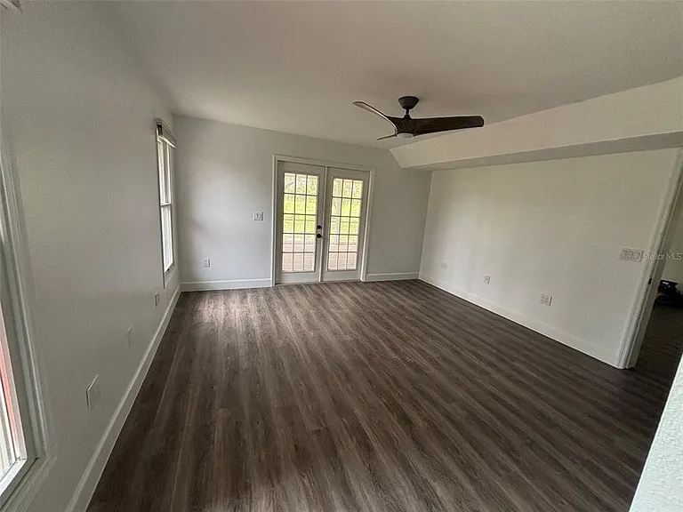 7910 Kennedy Ln — Photo 16