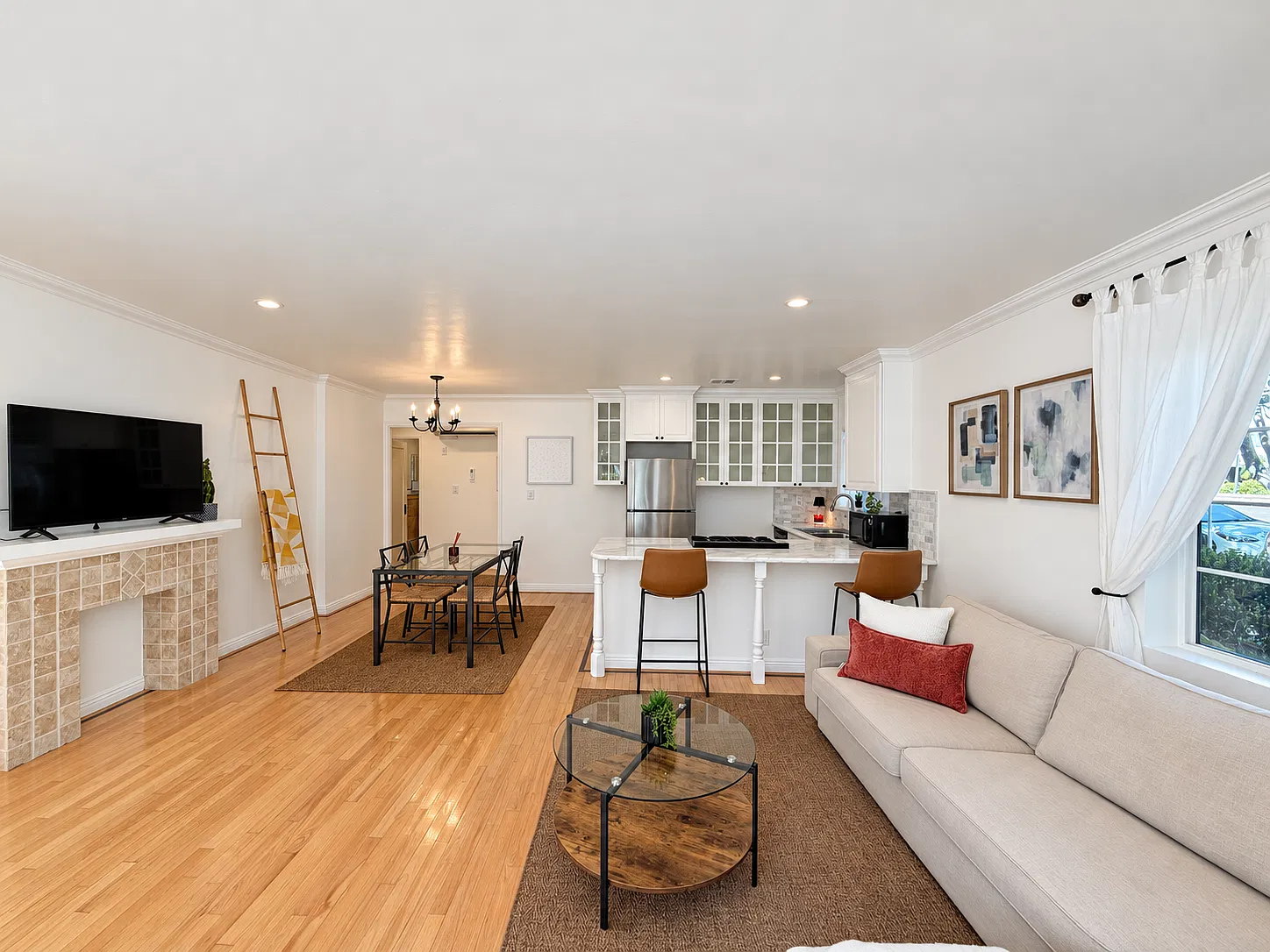 2 bed, 1200 sqft, $5,300 — Photo 4