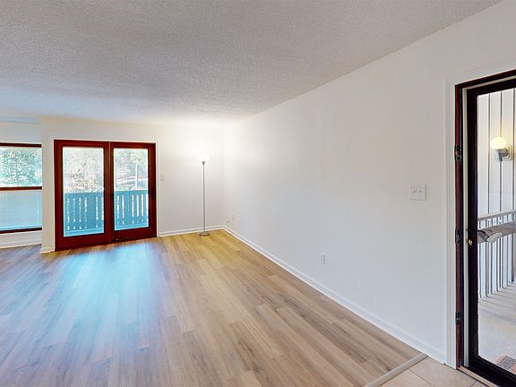 4th image of 875 Creekside Dr APT 4