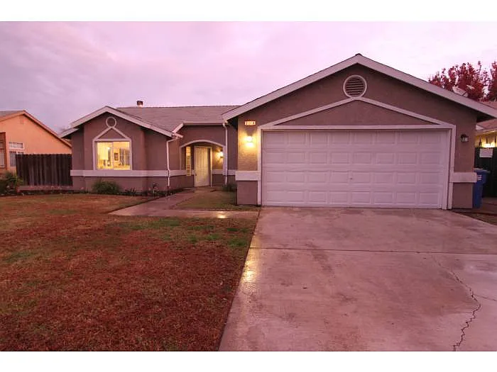 2646 Walnut St photo 1