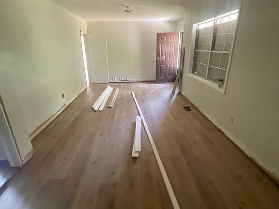 2nd image of 1032 Stuart St
