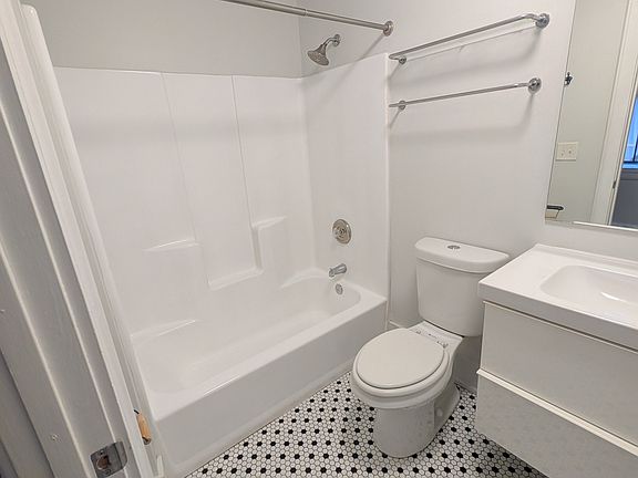 5th image of 311 E 13th St #5