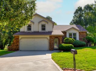 3805 Melanie Cir, Urbandale, IA 50322