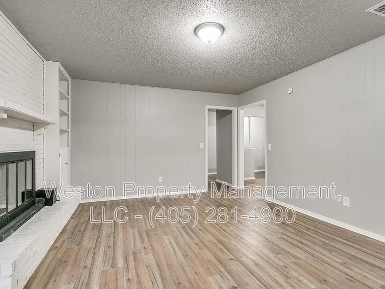 1011 Crown Dr — Photo 15