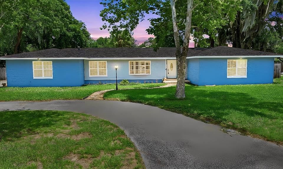 1st image of 3955 SE 17th St