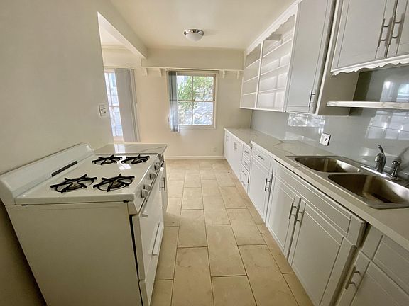 4th image of 5131 Bakman Ave #4