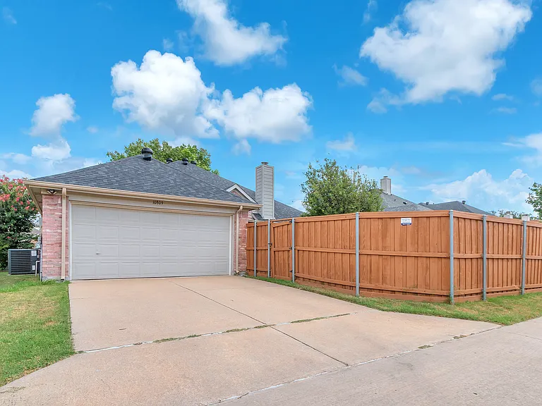 10809 River Oaks Dr — Photo 34