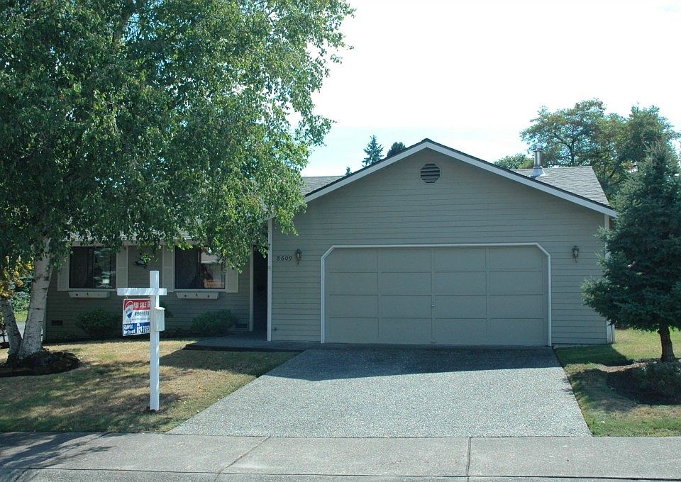 1st image of 8609 NE 142nd St