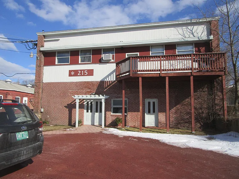 215 Benmont Ave — Photo 2