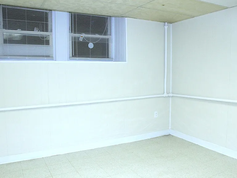 Avon Apartments — Photo 35