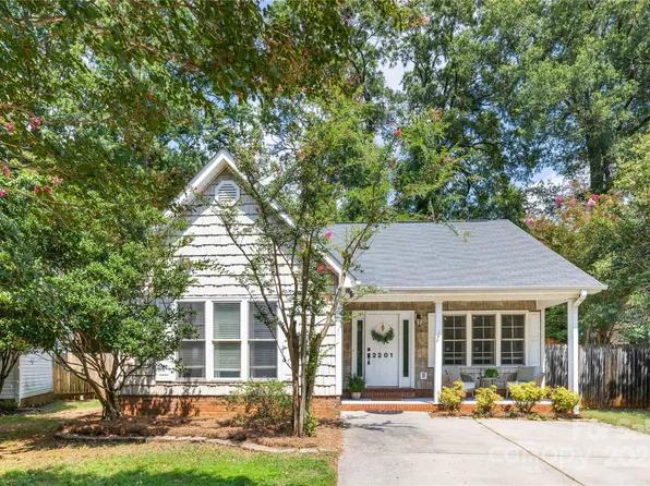 2201 Olde Chantilly Ct, Charlotte, NC 28205