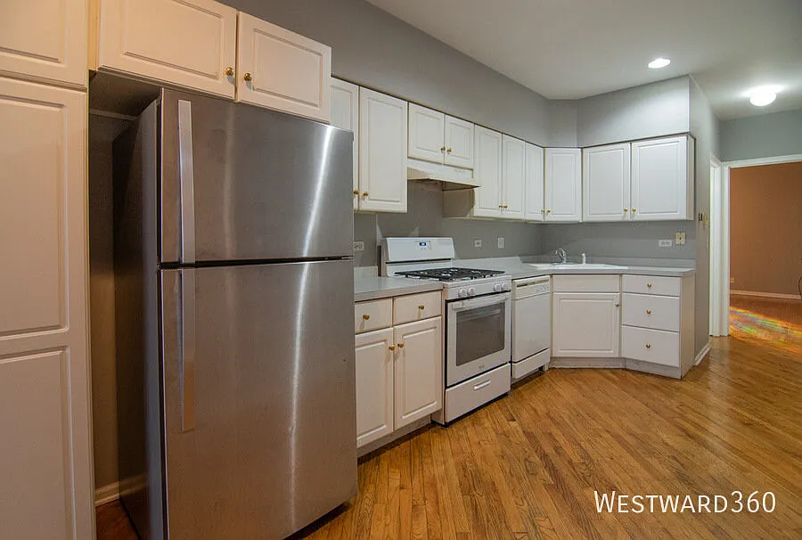 3936 N Ashland Ave — Photo 2