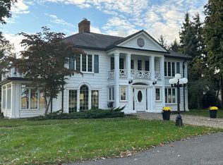 25490 E River Rd, Grosse Ile, MI 48138