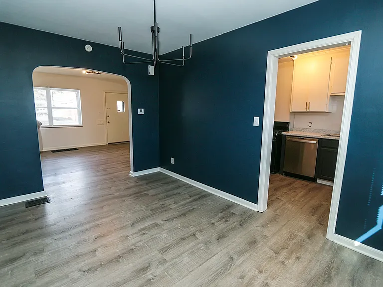 1198 Linwood Ave #1198 — Photo 7