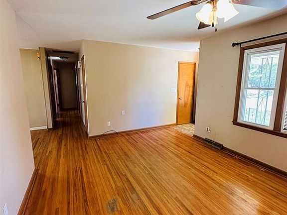 4th image of 110 E Park St