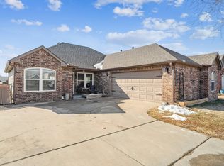 1506 W 11th St, Grove, OK 74344