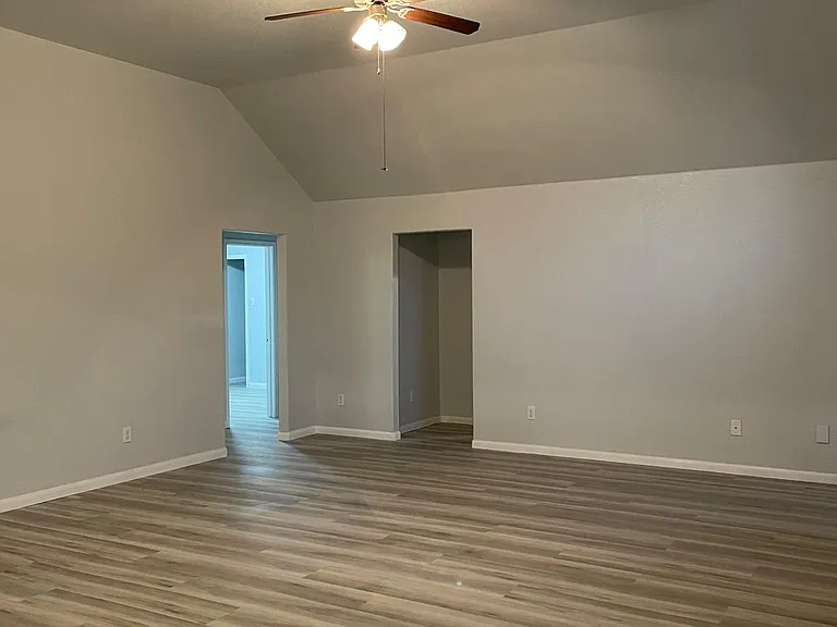 8127 Redbud Point Ln — Photo 10