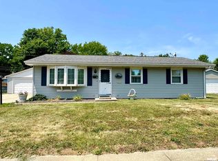 11 Fernwood Blvd, Jacksonville, IL 62650