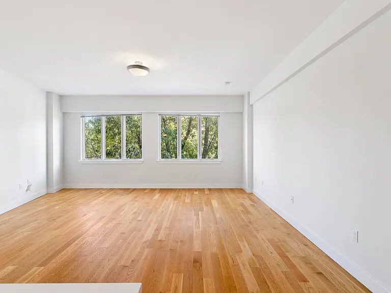 2727 Henry Hudson Pkwy W #507 — Photo 1